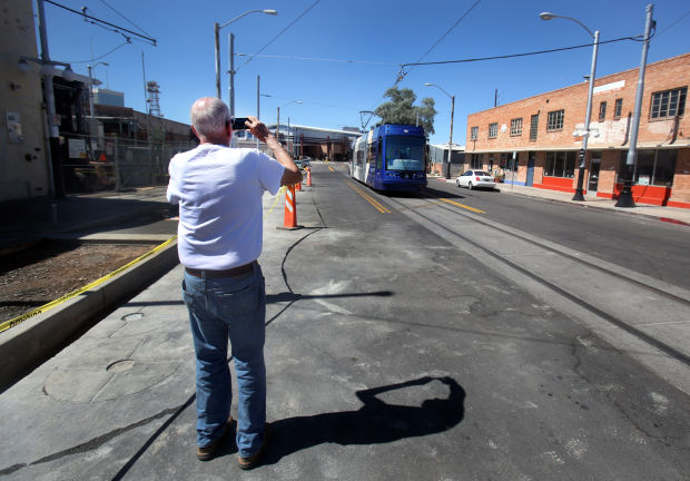 Tucson streetcar testing